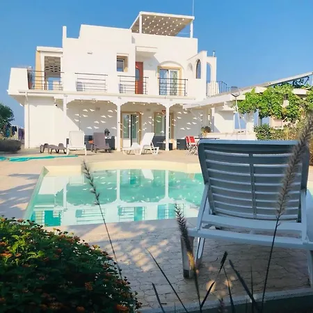 Bed & Breakfast Tramontana Tre Archi 3*